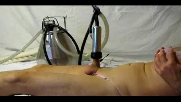 Mvi 0269.machine a traire sur le lit