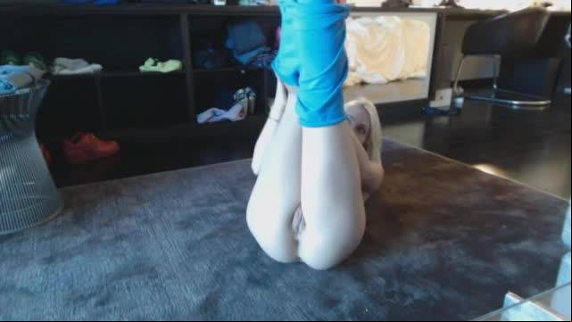 Young blonde girl in yoga pants strips and masturbates - 7dope.com